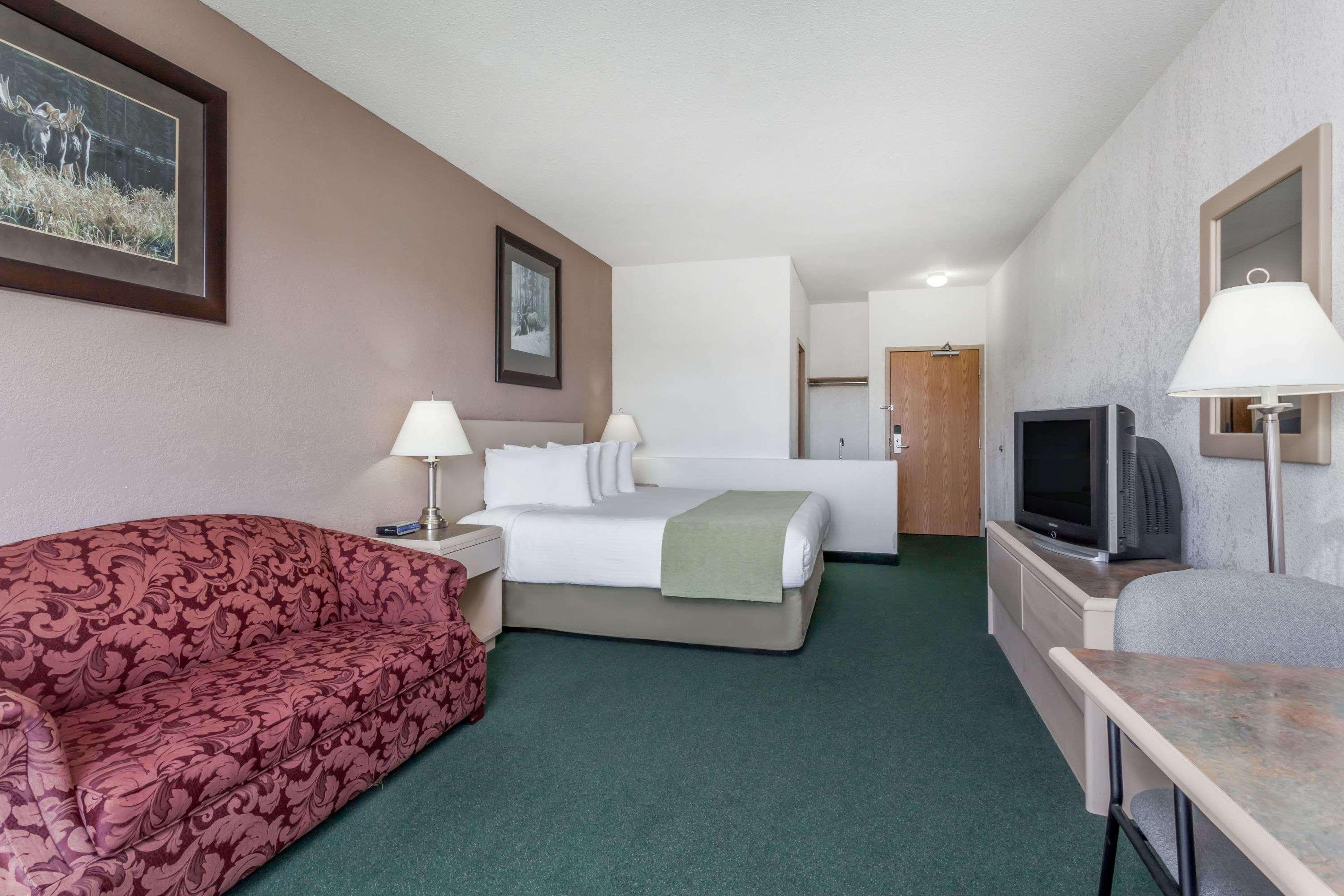 Super 8 By Wyndham Pincher Creek Ab Exterior photo